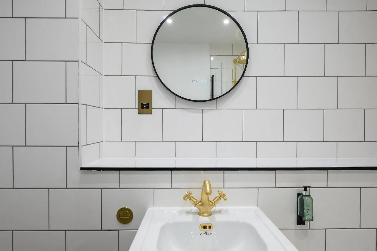 Gasthof City Centre First Floor Family Suite Edinburgh
