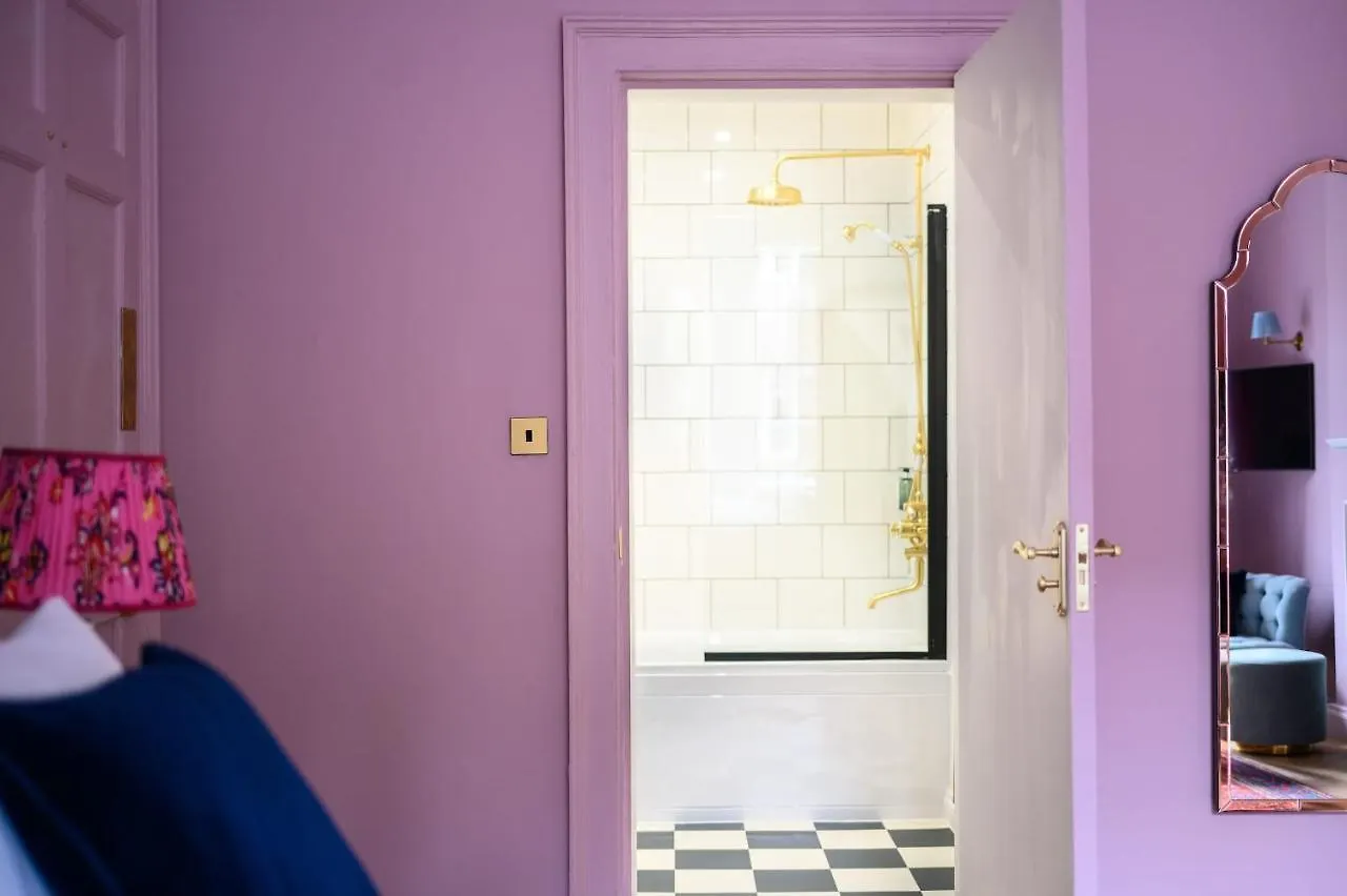 Värdshus City Centre First Floor Family Suite Edinburg